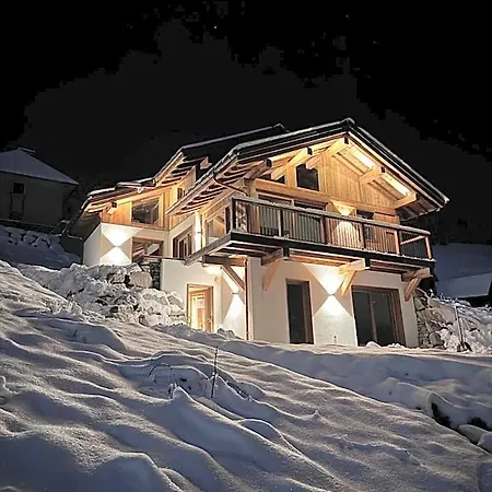 Unique Luxe Neuf Hotel