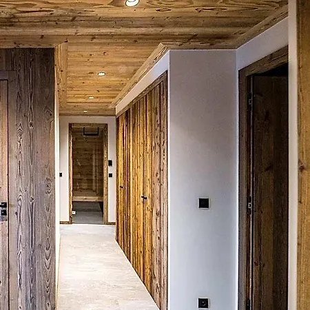 Unique Luxe Neuf Hotel 4*